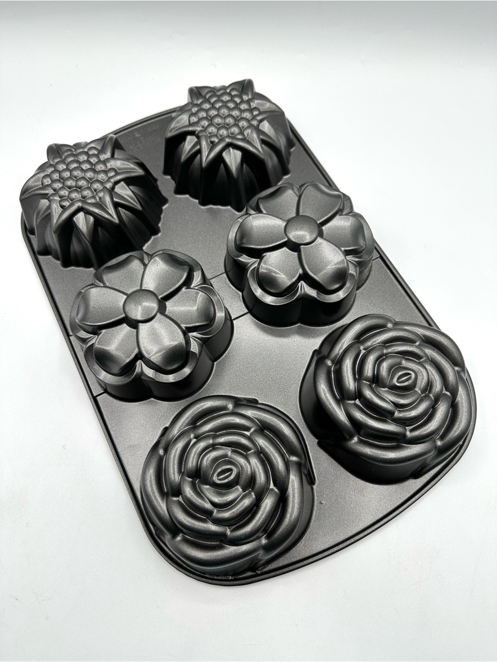 Nordic Ware Bouquet Pan. 6 Bundlettes. USA